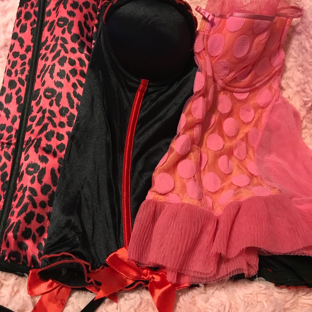Lot of 3 corsets.